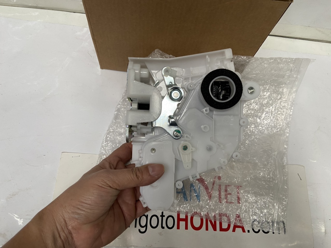 Khóa ngậm cửa sau xe Honda CRV 2009-2011